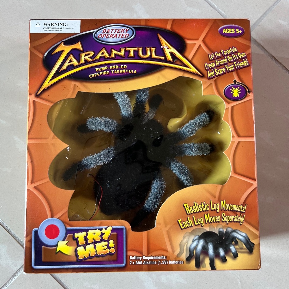 TOMY TAKARA TARANTULA CREEPING HALLOWEEN SPIDER